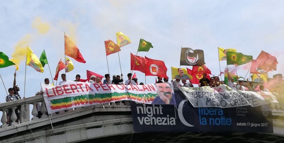 Βενετία: “Λευτεριά στον Ocalan, ειρήνη στη Μέση Ανατολή!”