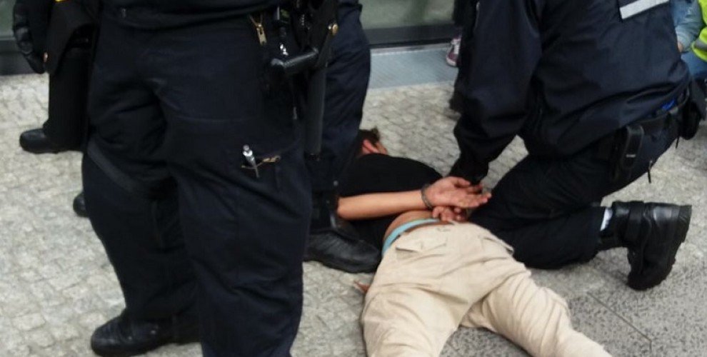 Η γερμανική αστυνομία επιτίθεται σε διαδήλωση του PYD